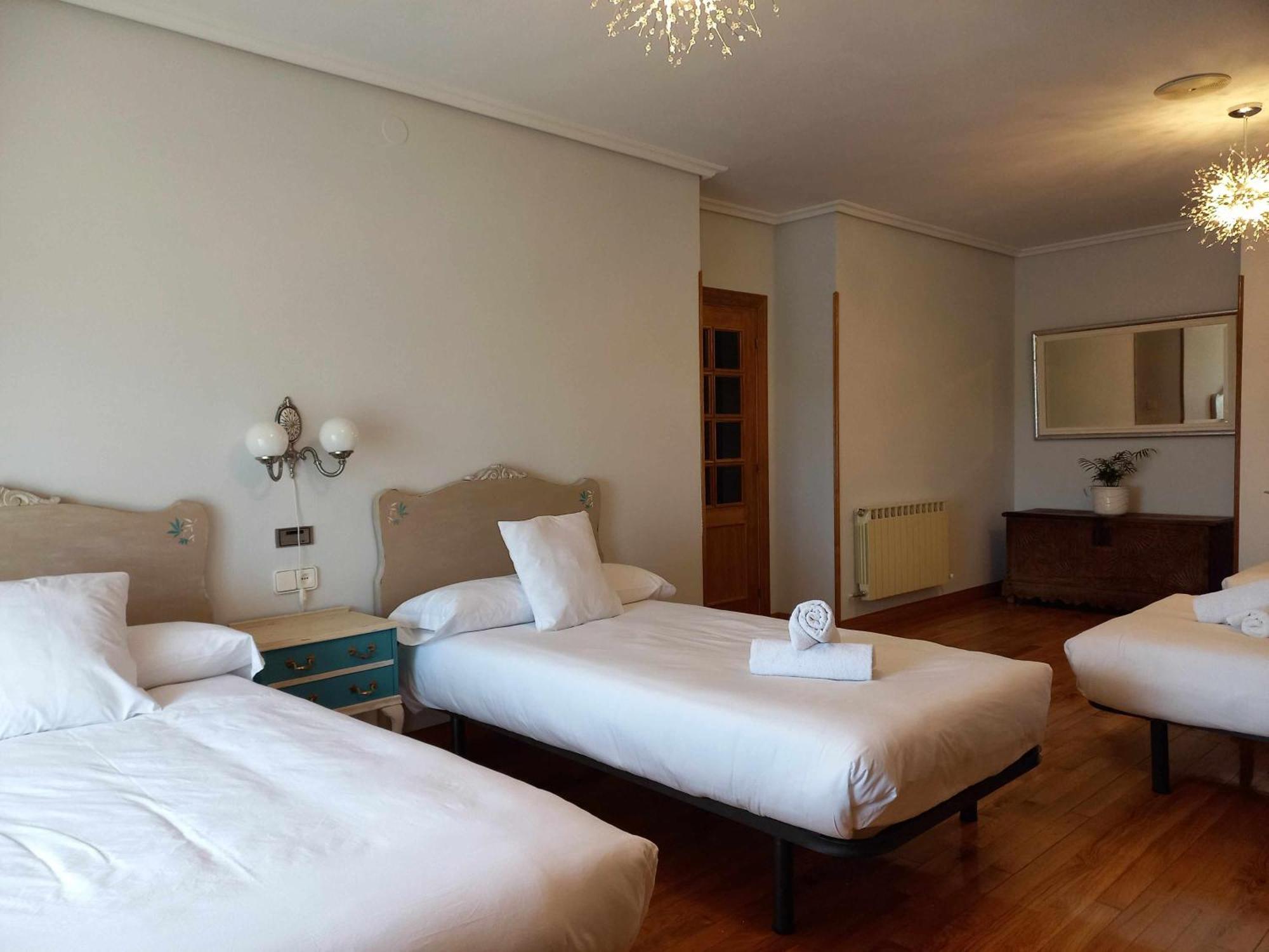 Azcona Casa Albaitar Con Piscina Y Sala De Juegos מראה חיצוני תמונה